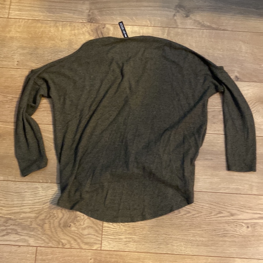 Design Lab cold shoulder sweater - Picture 5 of 9